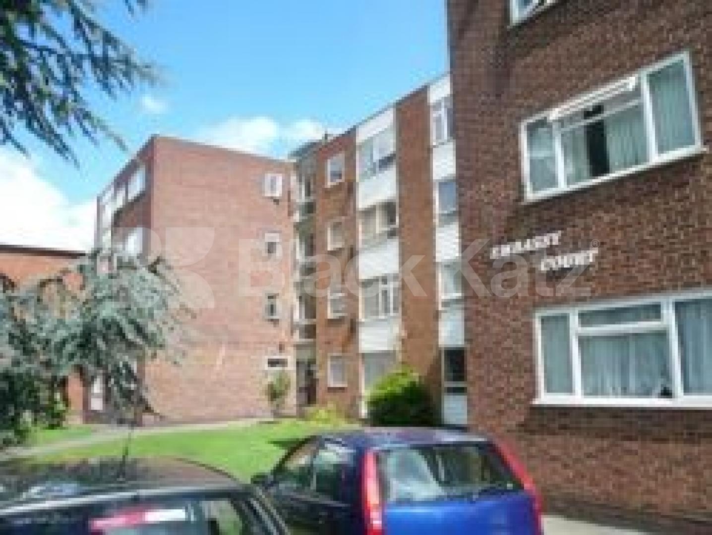 			2 Bedroom, 1 bath, 1 reception Flat			 Bounds Green Road, BOUNDS GREEN ROAD